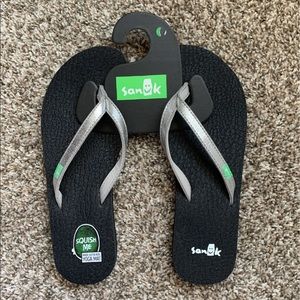 SANUK • Women’s Flip Flops